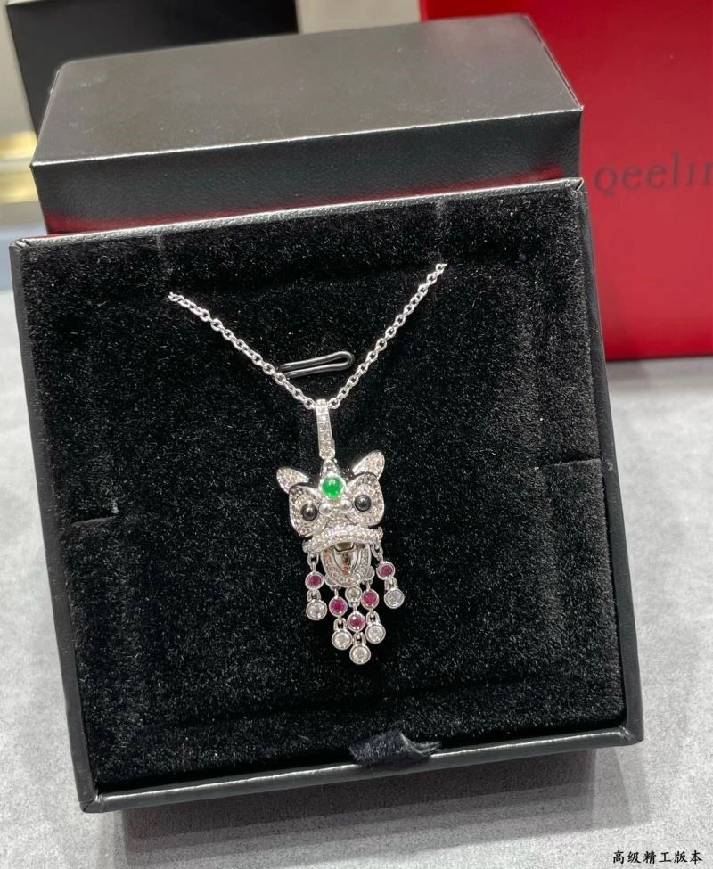 Compact Qeelin Necklaces 210383