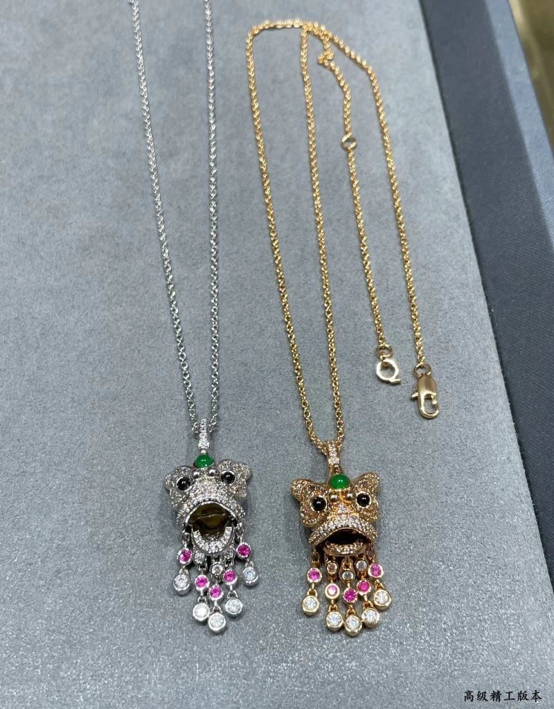 Compact Qeelin Necklaces 210383