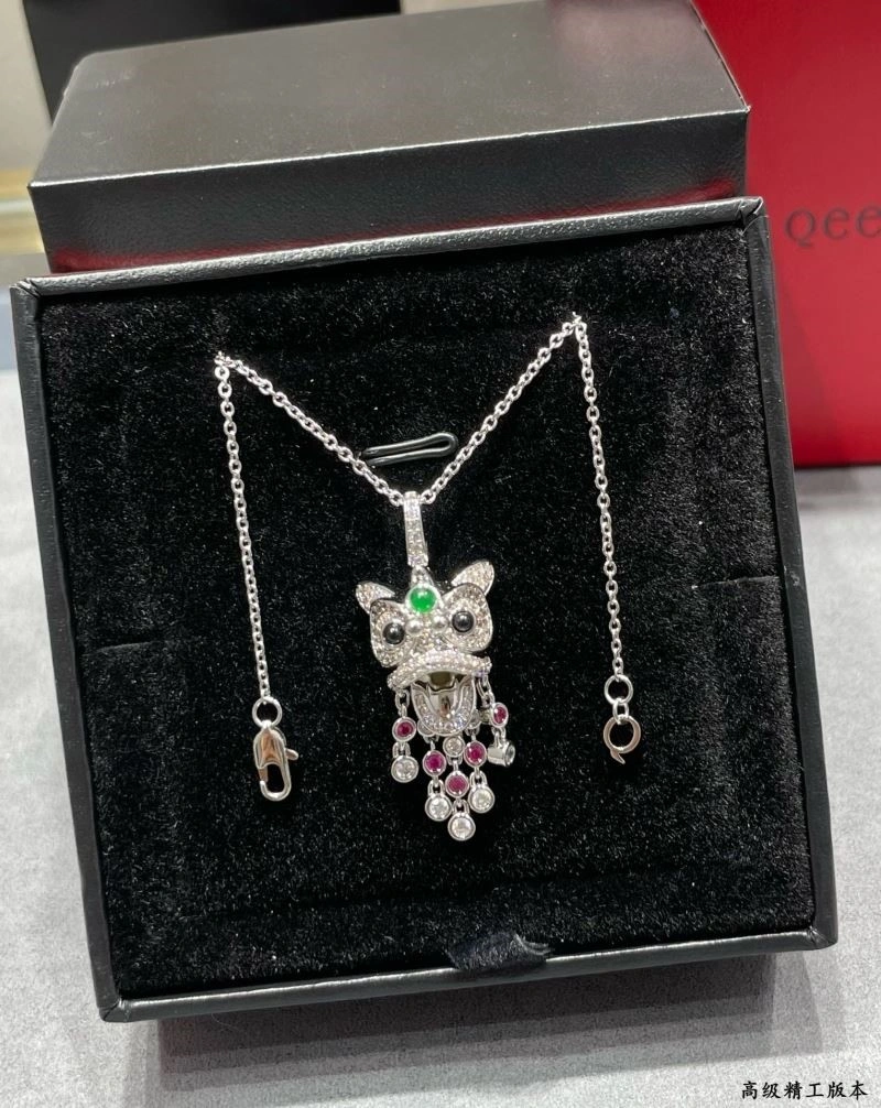 Compact Qeelin Necklaces 210383