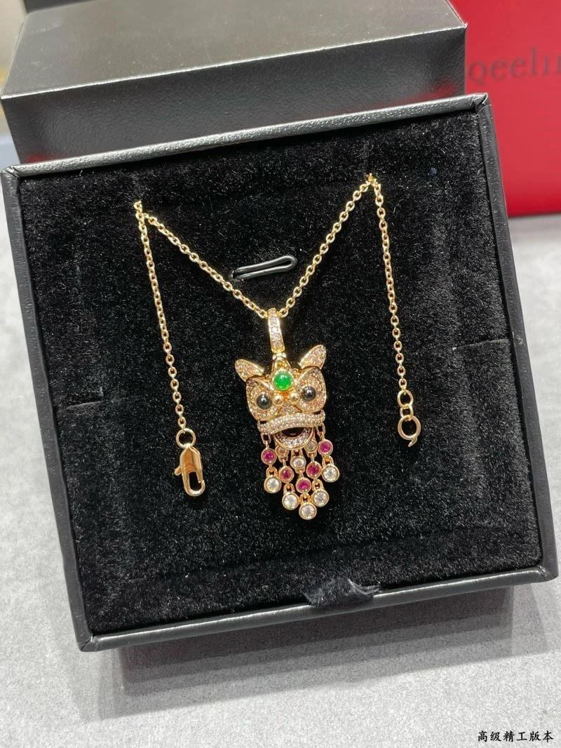 Compact Qeelin Necklaces 210383