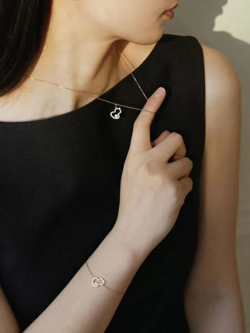 Upgraded Qeelin Necklaces 209663