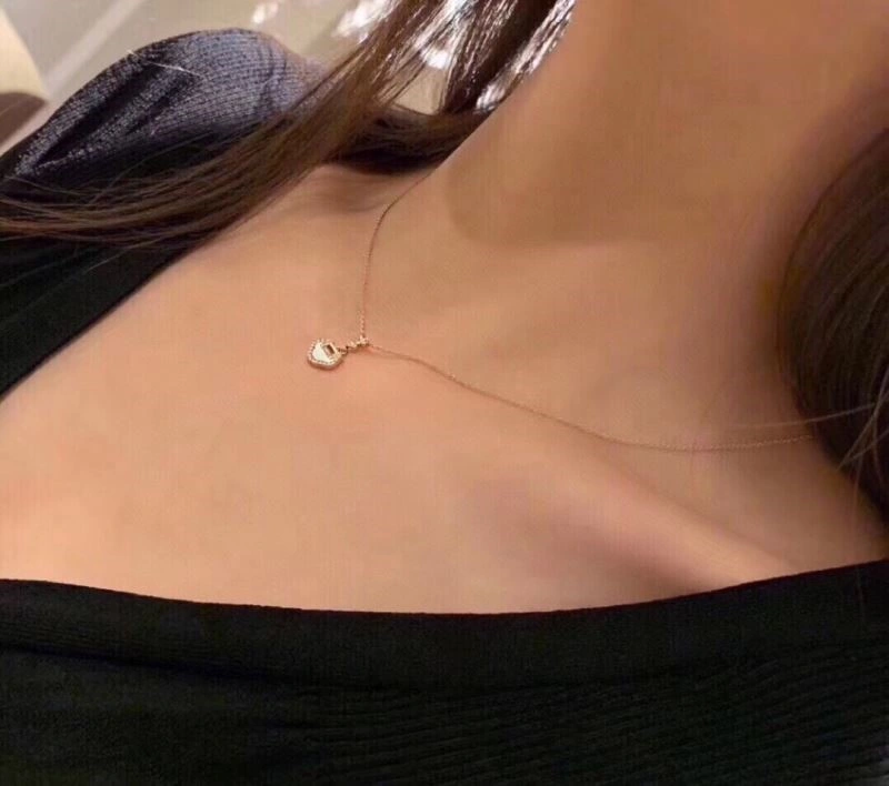 SoftTouch Qeelin Necklaces 209096