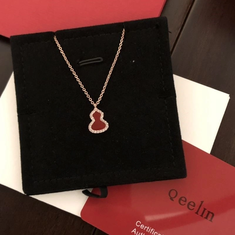 MoistureWicking Qeelin Necklaces 208465