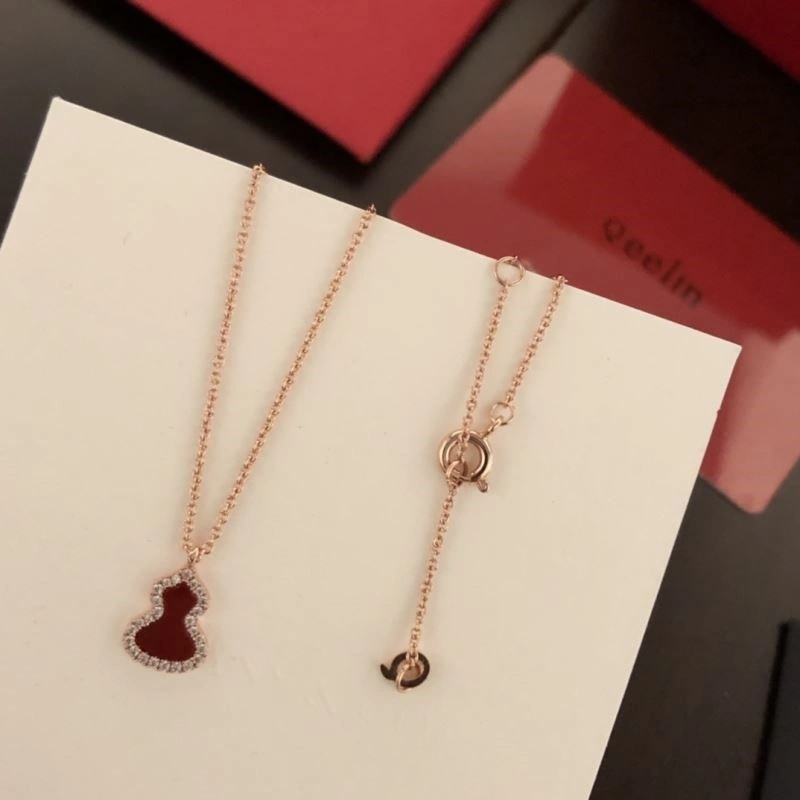 MoistureWicking Qeelin Necklaces 208465