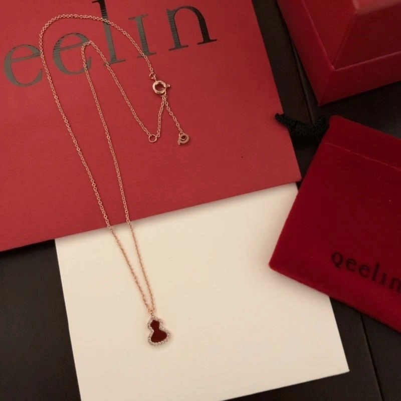 MoistureWicking Qeelin Necklaces 208465