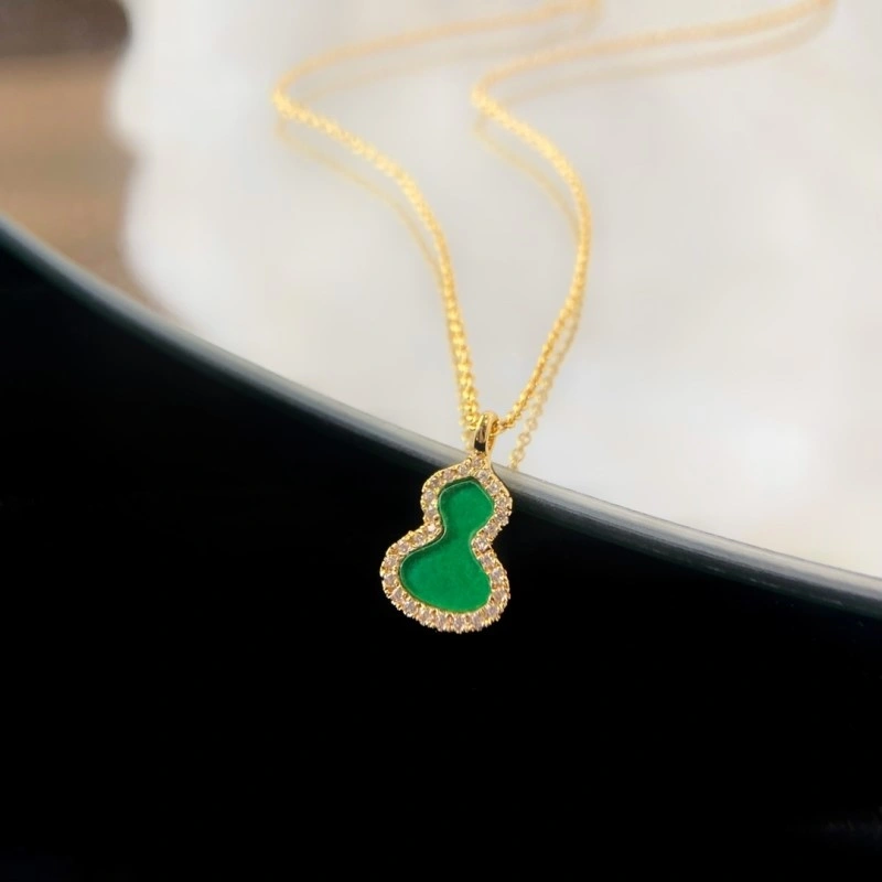 Comfortable Qeelin Necklaces 208470