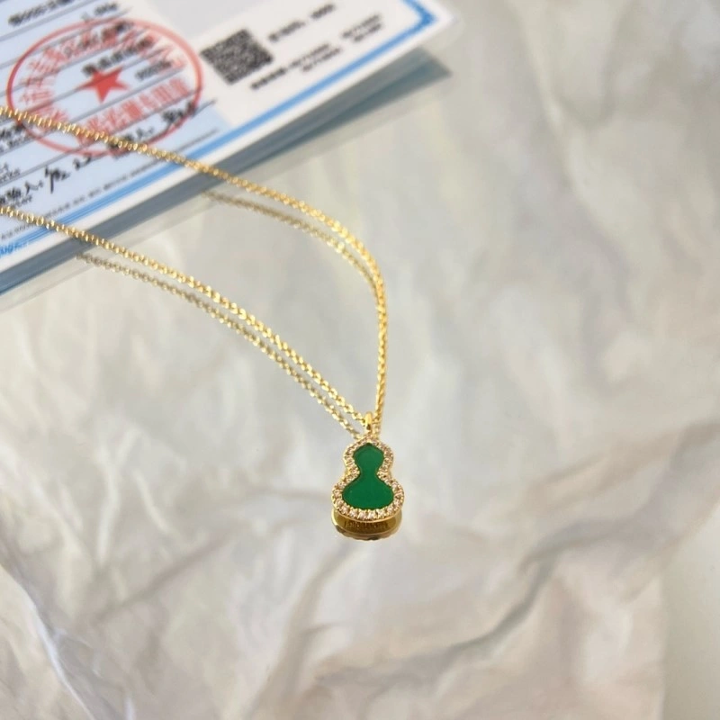 Comfortable Qeelin Necklaces 208470