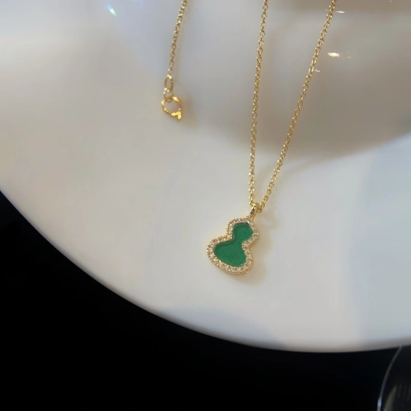 Comfortable Qeelin Necklaces 208470