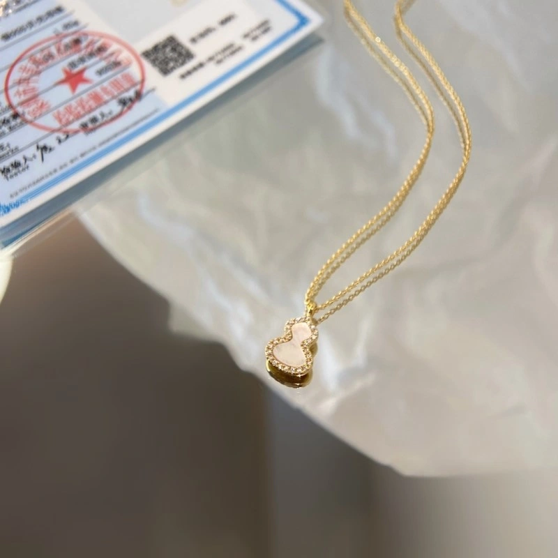 Qeelin Necklaces Compact 208474