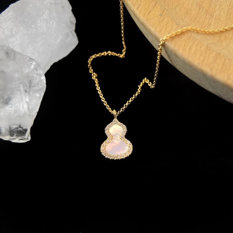 Qeelin Necklaces Compact 208474
