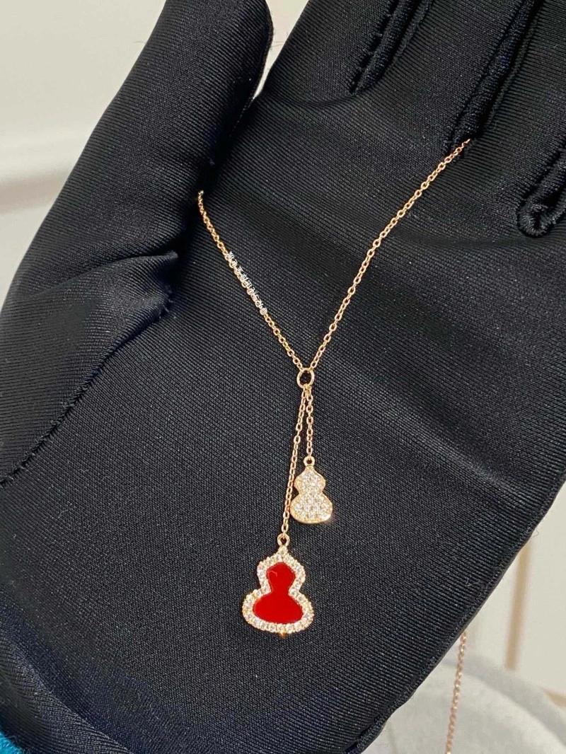 Thermal Qeelin Necklaces 208457