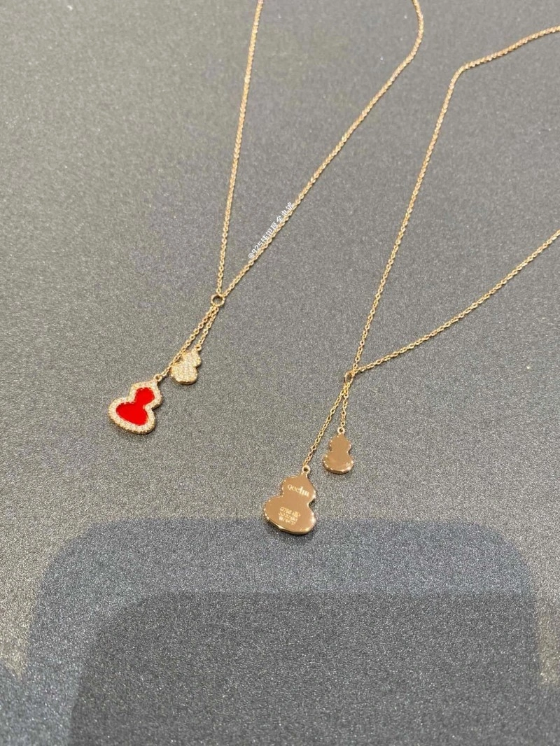 Thermal Qeelin Necklaces 208457