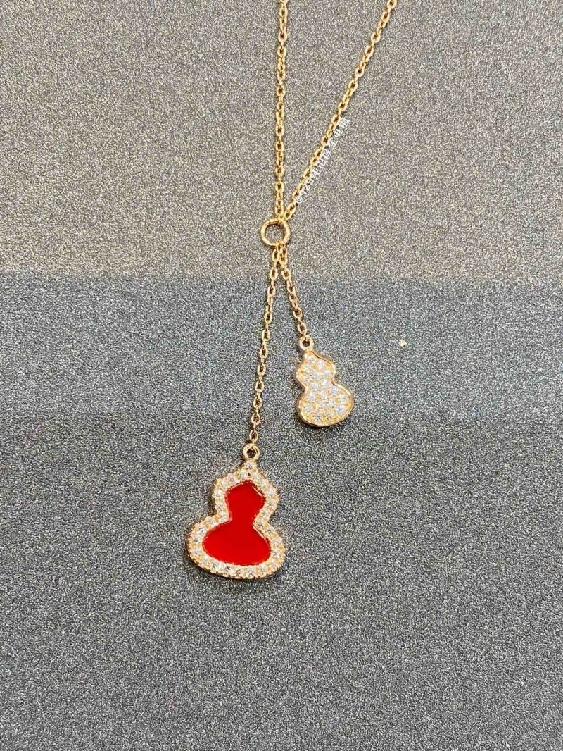 Thermal Qeelin Necklaces 208457