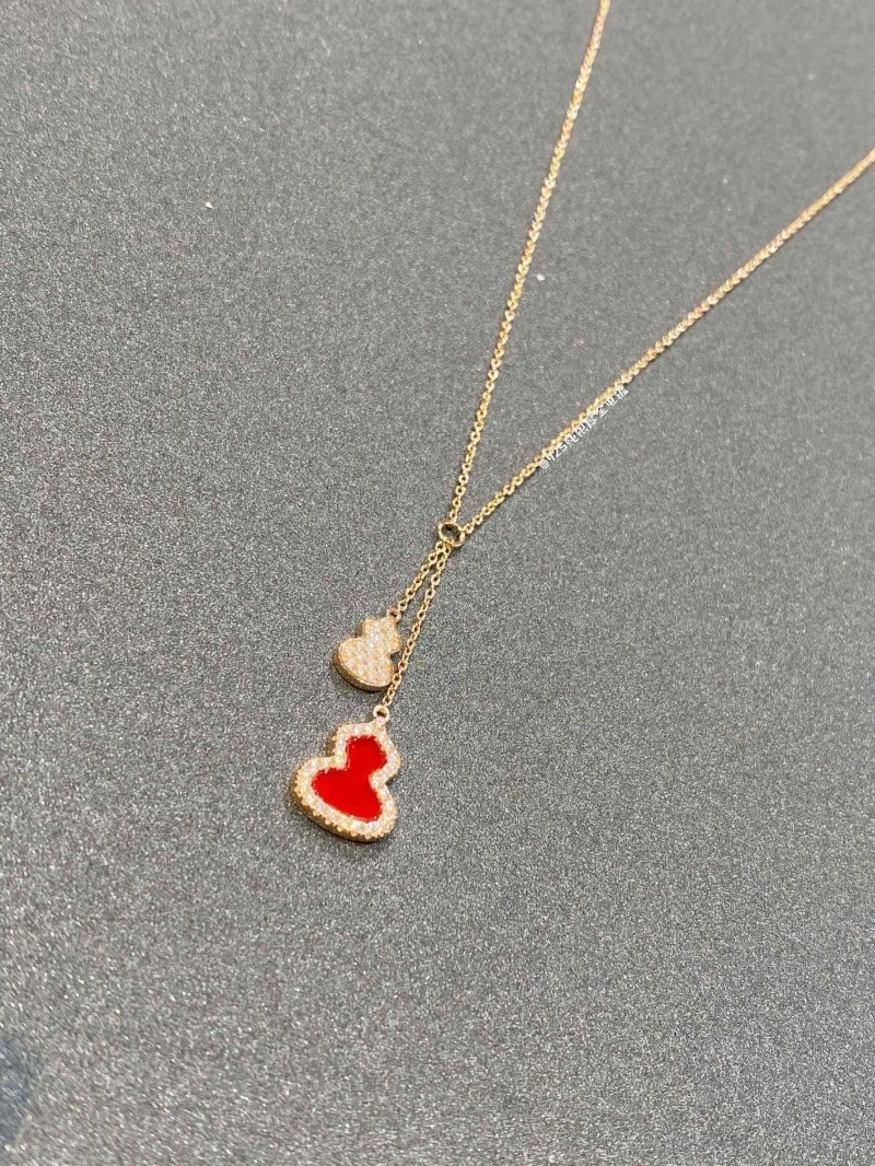 Thermal Qeelin Necklaces 208457