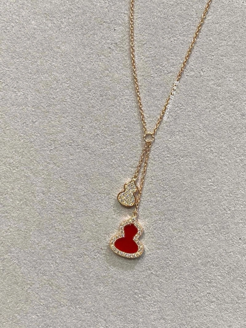 Thermal Qeelin Necklaces 208457