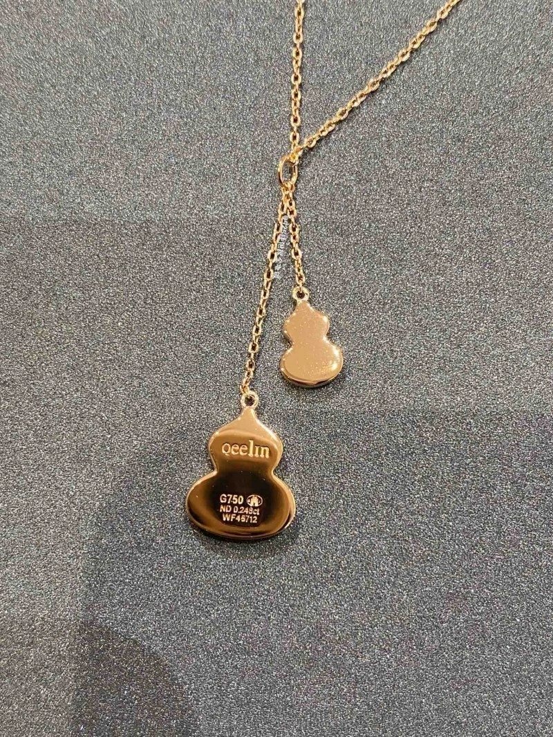 Thermal Qeelin Necklaces 208457