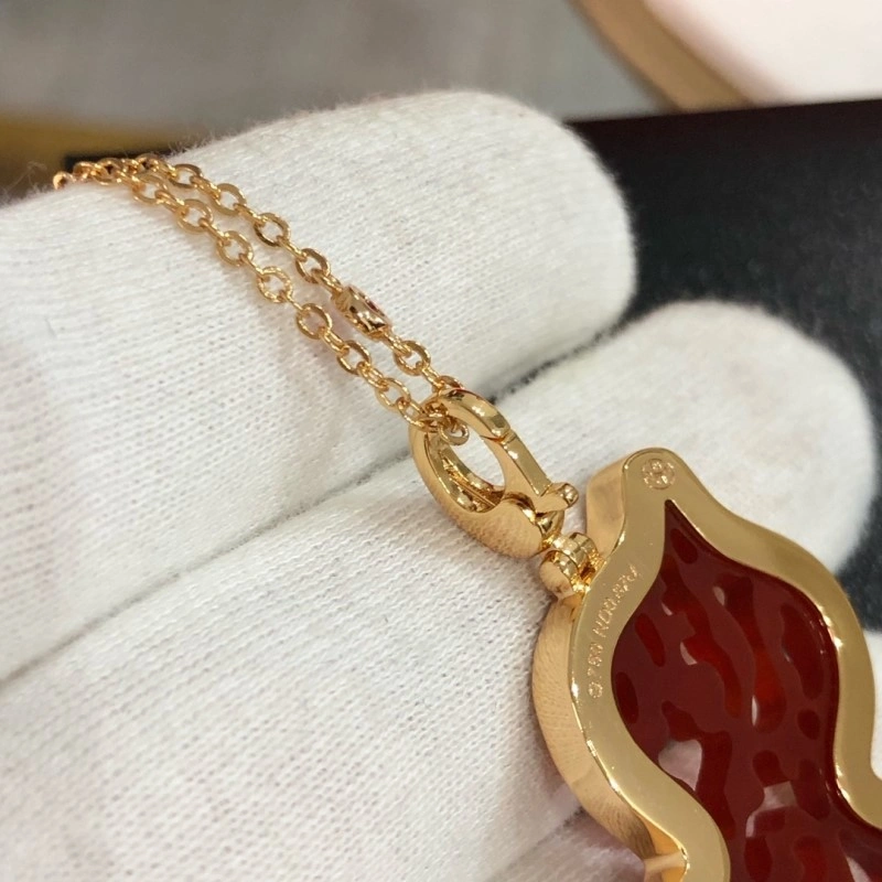 Sleek Qeelin Necklaces 208446