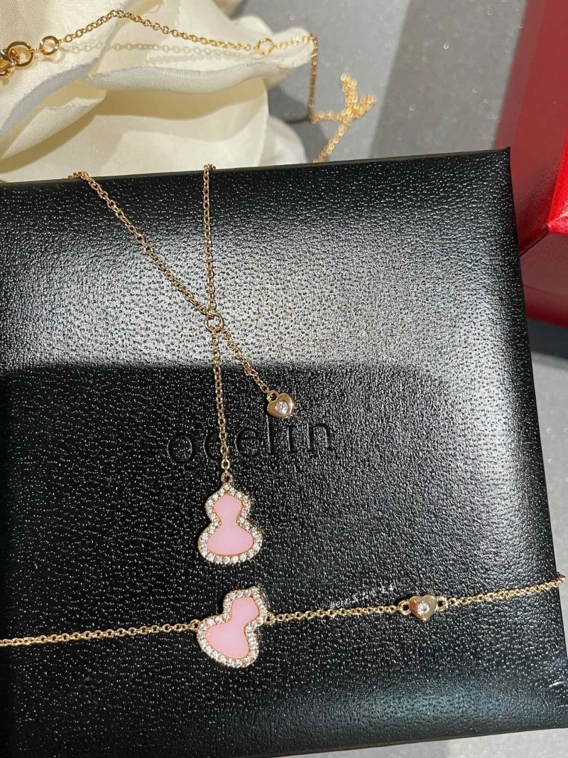 WellDesigned Qeelin Necklaces 208451