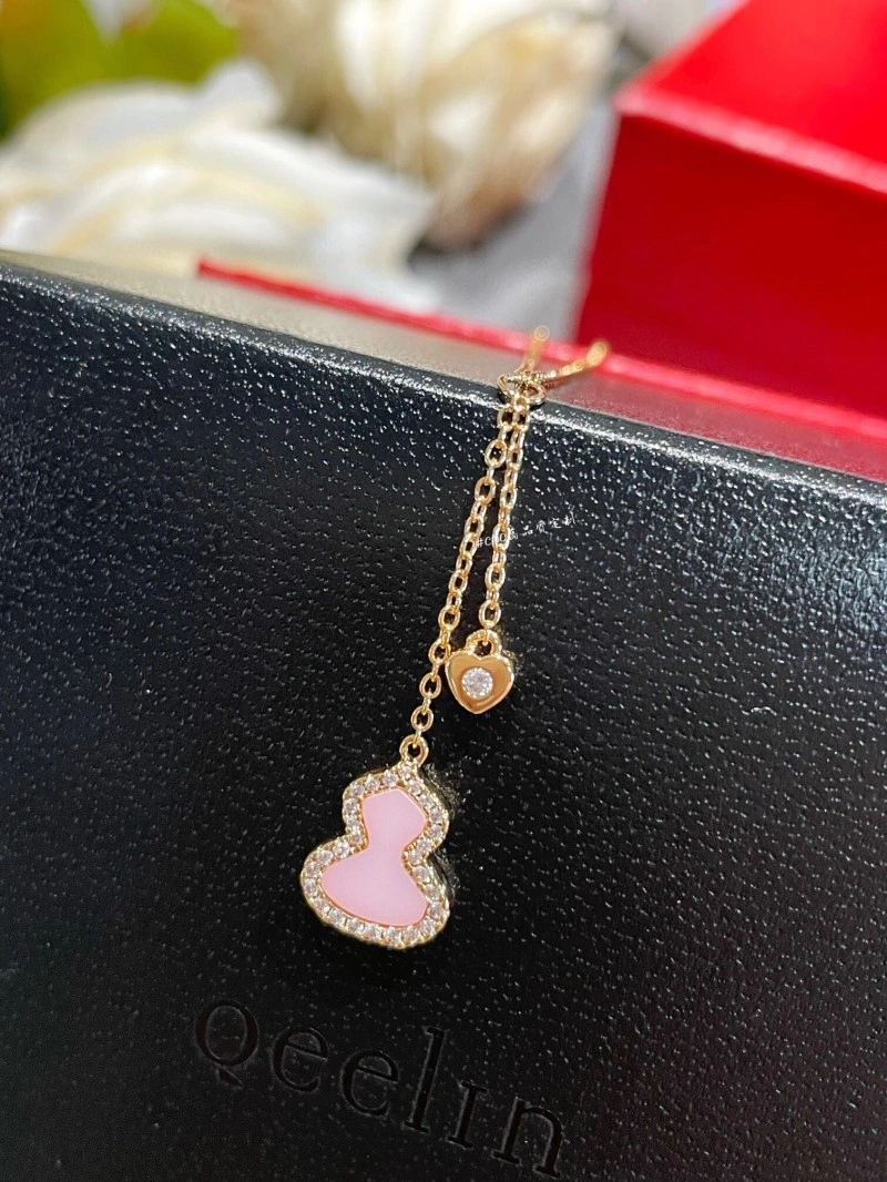 WellDesigned Qeelin Necklaces 208451