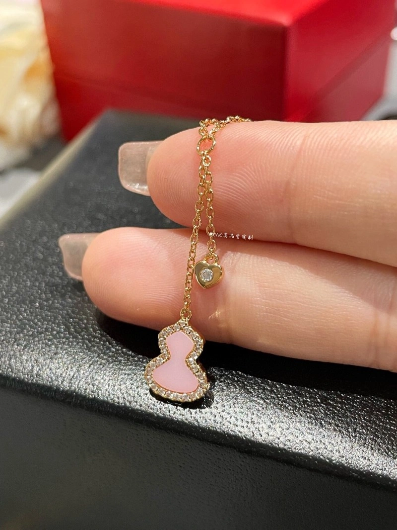 WellDesigned Qeelin Necklaces 208451