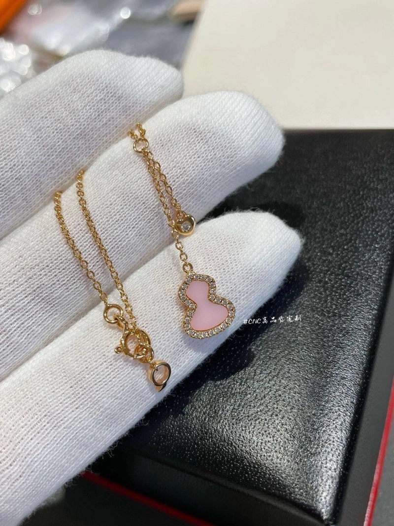 WellDesigned Qeelin Necklaces 208451