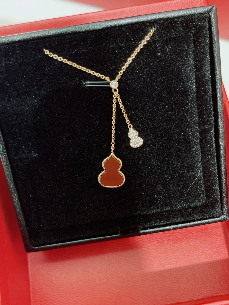 Affordable Qeelin Necklaces 208445