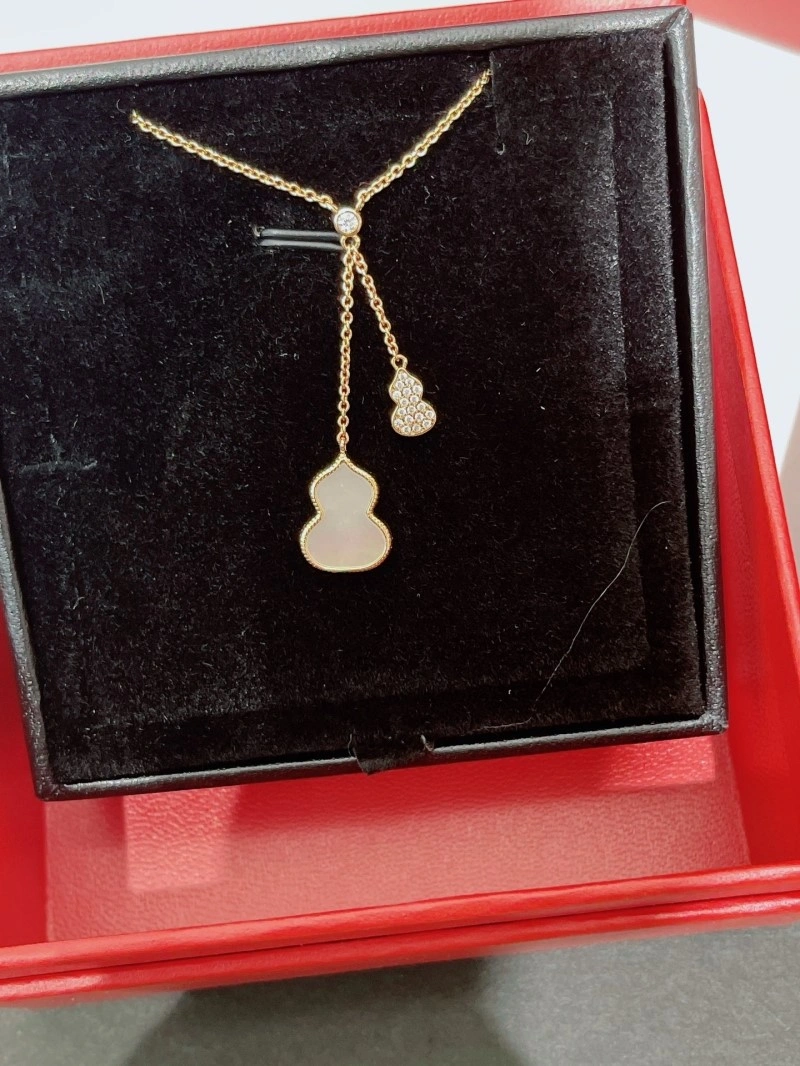 Affordable Qeelin Necklaces 208445