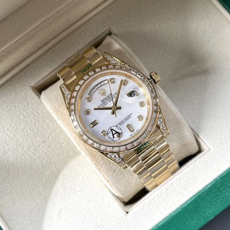 Vibrant ROLEX Watches 200055