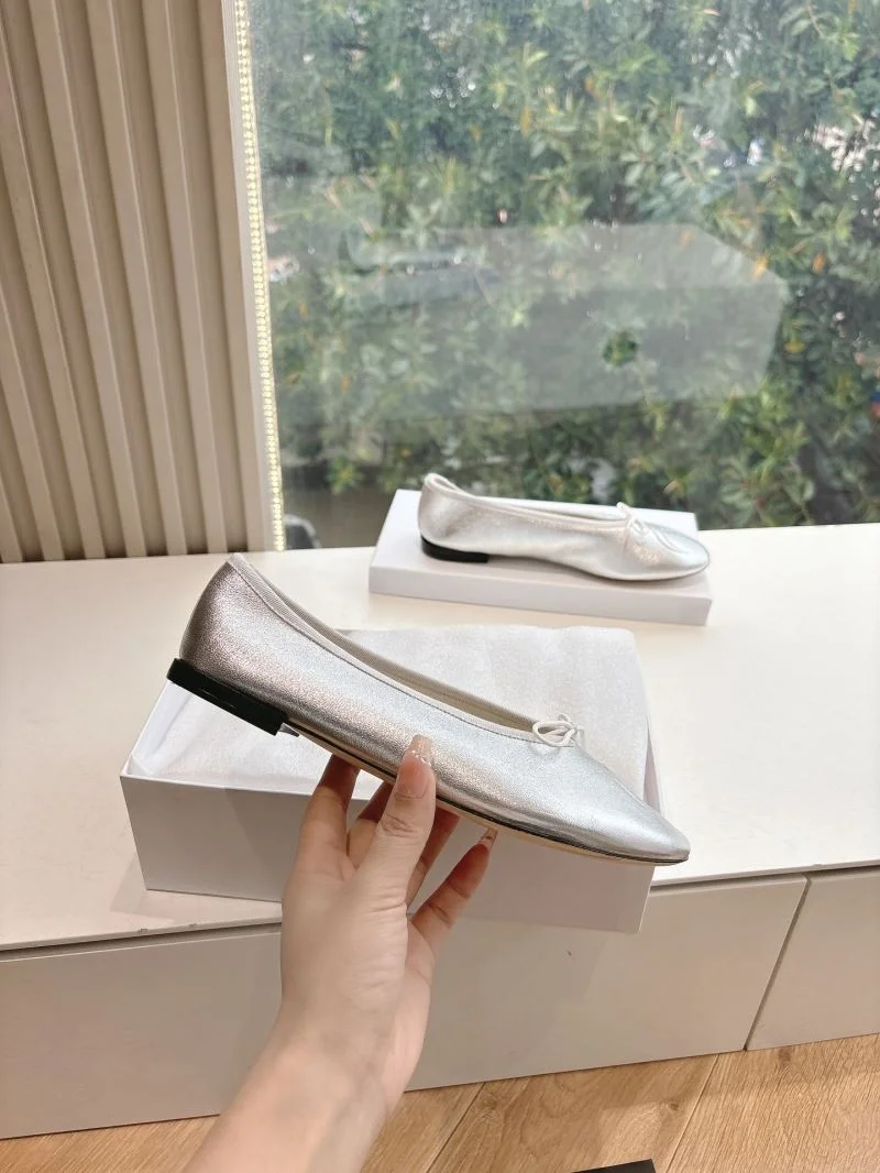 Supportive Repetto Shoes 9080