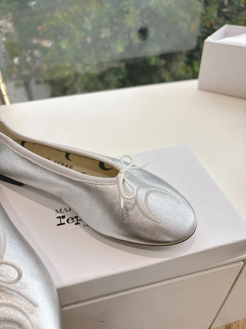 Supportive Repetto Shoes 9080