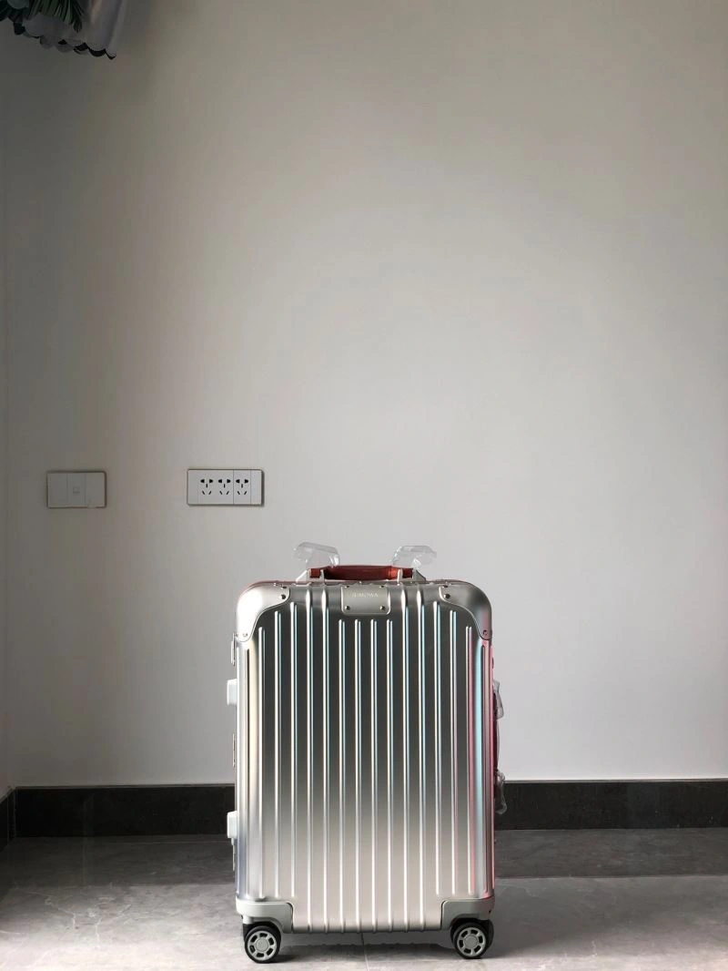 Practical Rimowa Suitcase 69426