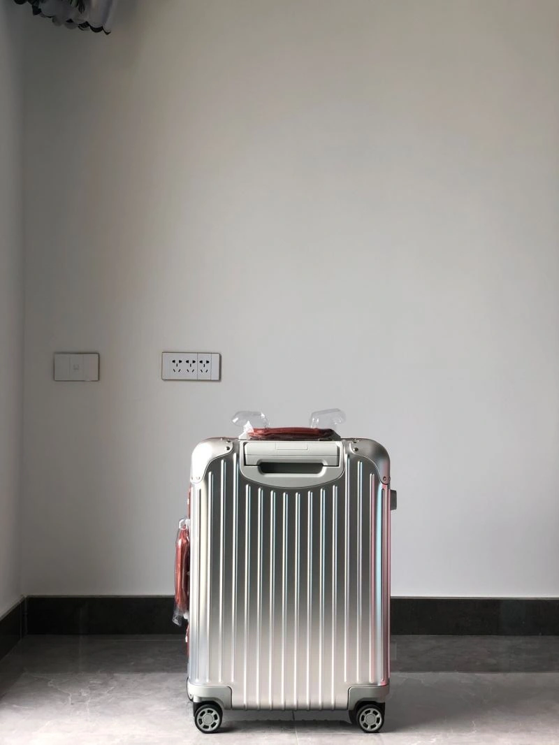 Practical Rimowa Suitcase 69426