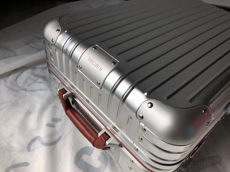 Practical Rimowa Suitcase 69426