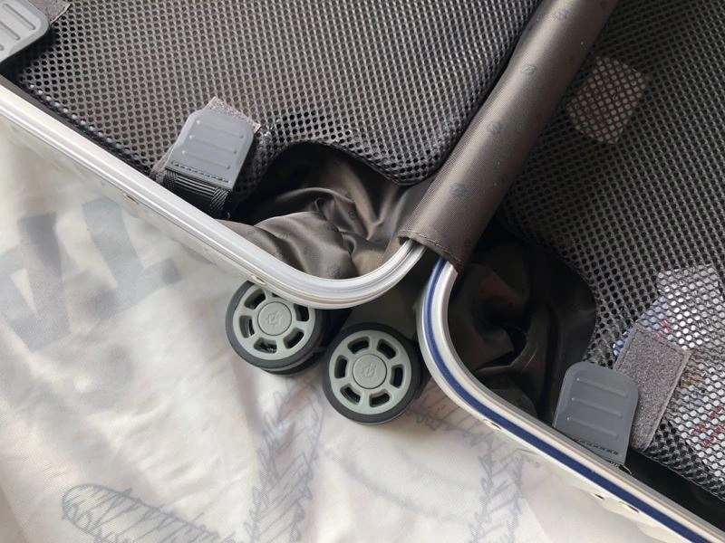 Practical Rimowa Suitcase 69426