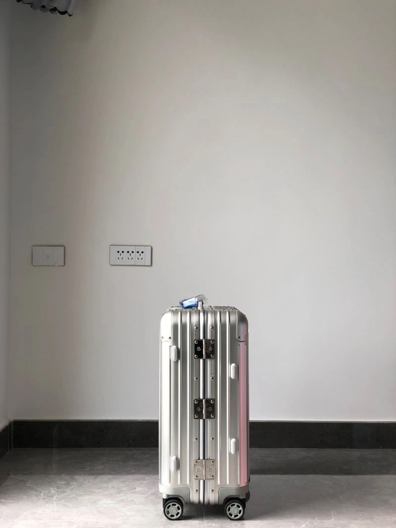 Popular Rimowa Suitcase 69486