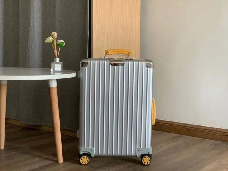 Flexible Rimowa Suitcase 69425