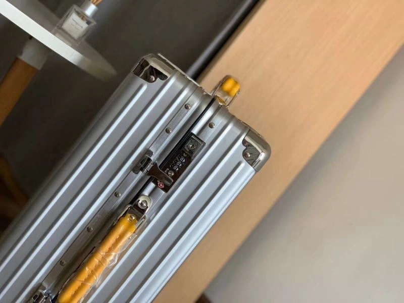 Flexible Rimowa Suitcase 69425