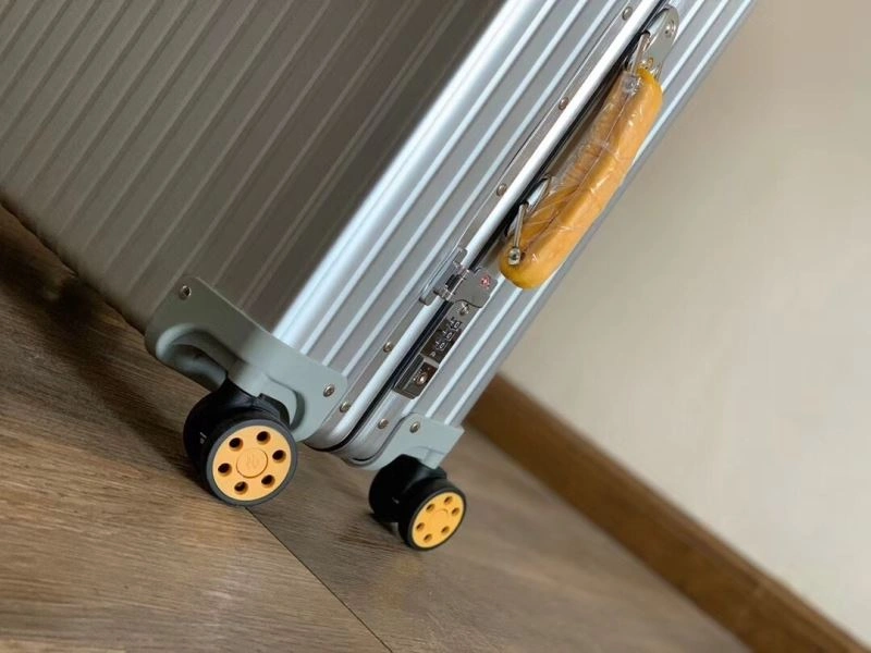 Flexible Rimowa Suitcase 69425