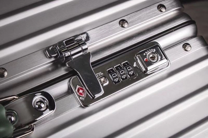 Flexible Rimowa Suitcase 69425