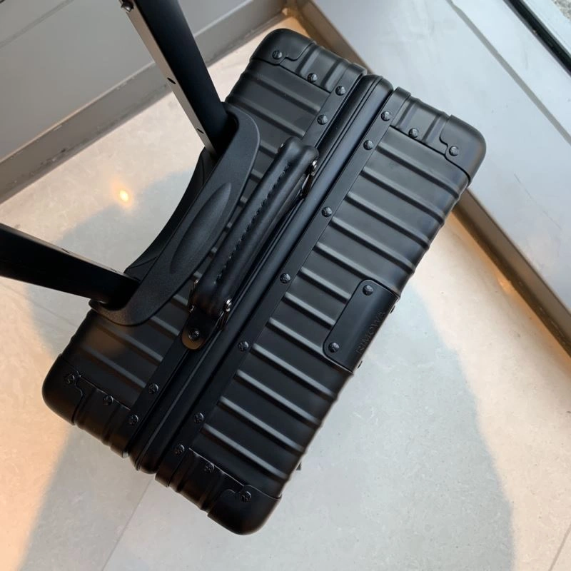 OdorResistant Rimowa Suitcase 69420