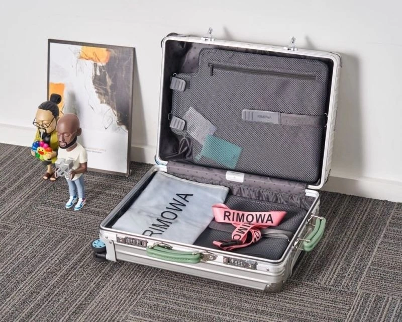 Cozy Rimowa Suitcase 69416