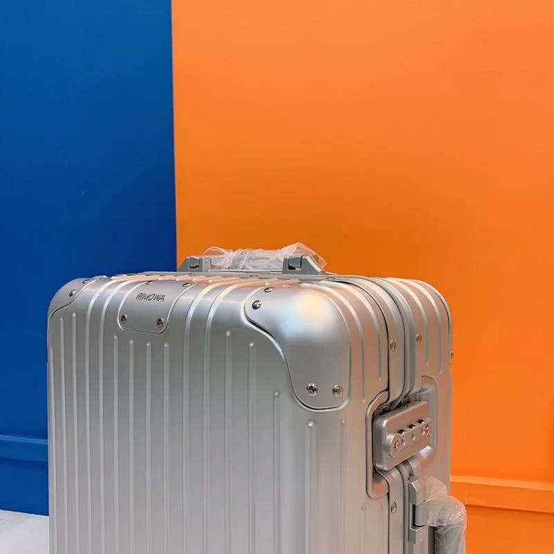 AllSeason Rimowa Suitcase 37694