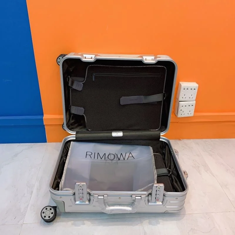 AllSeason Rimowa Suitcase 37694