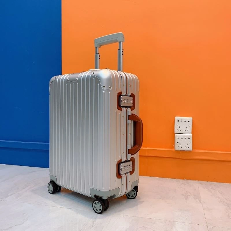 Effortless Rimowa Suitcase 69414
