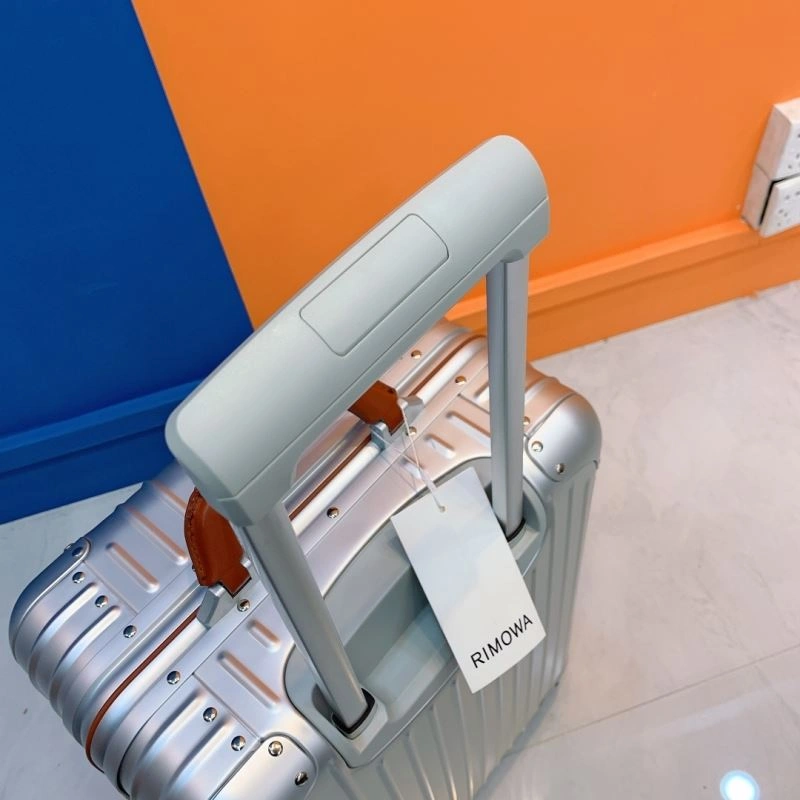 Effortless Rimowa Suitcase 69414