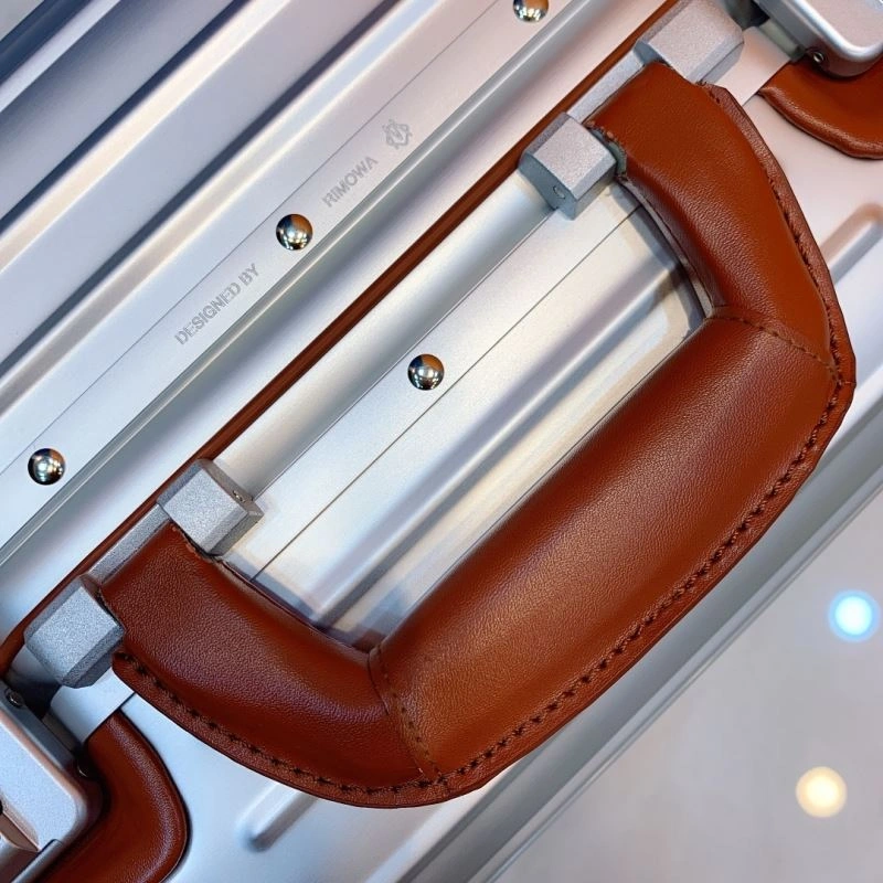 Effortless Rimowa Suitcase 69414
