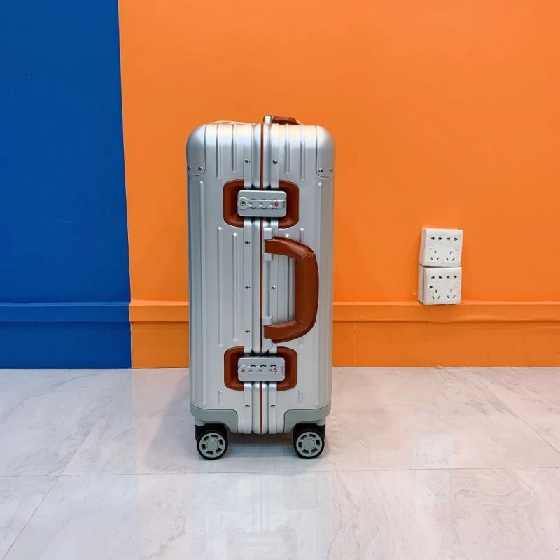 Effortless Rimowa Suitcase 69414