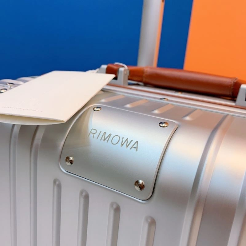 Effortless Rimowa Suitcase 69414