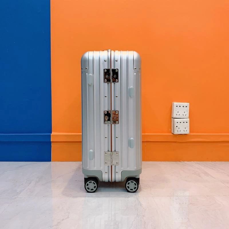 Effortless Rimowa Suitcase 69414