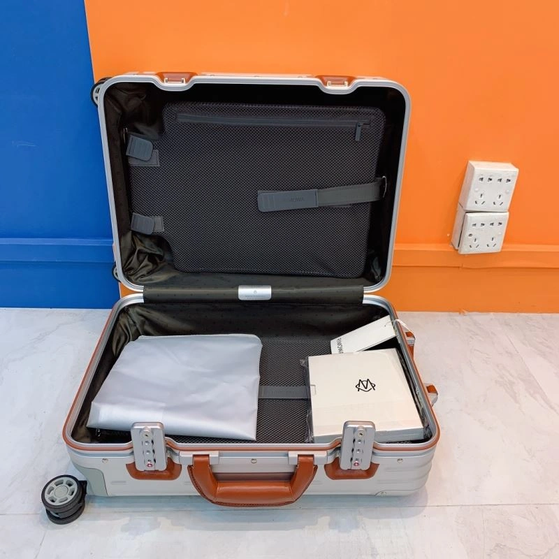 Effortless Rimowa Suitcase 69414